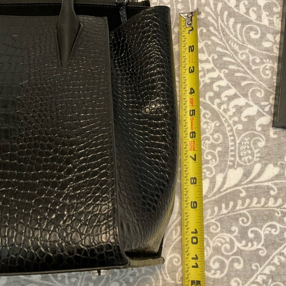 EUC Henri Bendel Tote - Picture 14 of 16